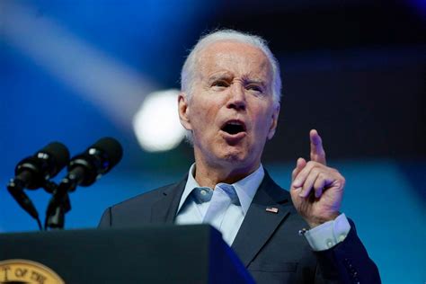 Biden strikes economic populist tone during campaign rally before exuberant union members